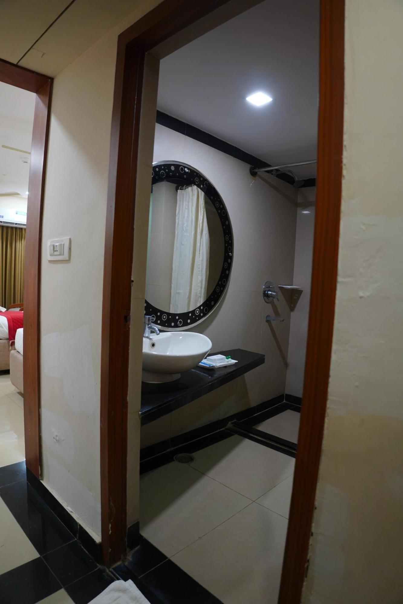 Hotel Grand Nagarjuna By Konark Hotels Guntur Ngoại thất bức ảnh